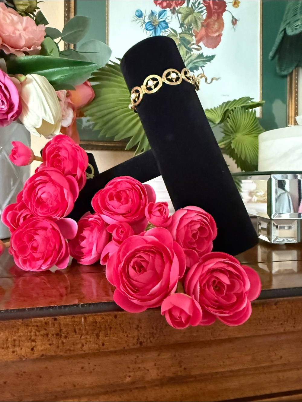 Capucine de Wulf Gold plated Circle Link Bracelet with Mother of pearl accents. - Picture 4 of 4
